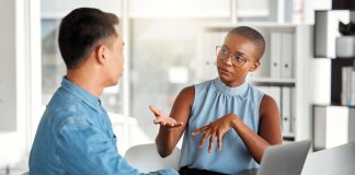 Especialista compartilha dicas para pedir aumento de salário