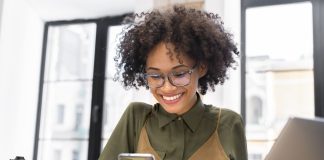 Celular cresce como fonte de renda entre brasileiros em 2025