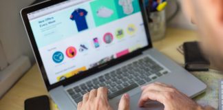 Produtos temáticos ampliam presença de marcas no e-commerce Produtos temáticos ampliam presença de marcas no e-commerce