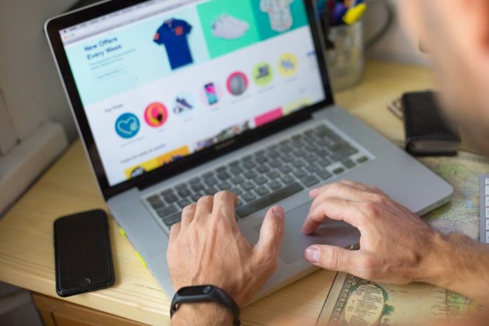 Produtos temáticos ampliam presença de marcas no e-commerce