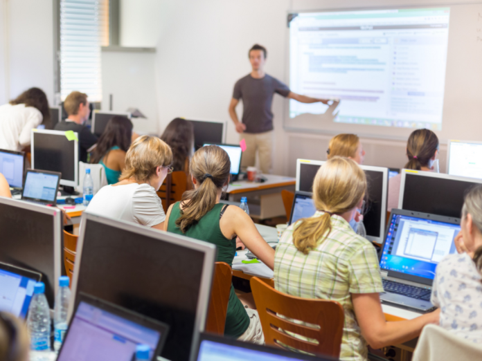 Escolher a faculdade ideal exige pesquisa e atenção Escolher a faculdade ideal exige pesquisa e atenção