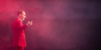 João Adolfo palestra em Dubai sobre presença digital João Adolfo palestra em Dubai sobre presença digital