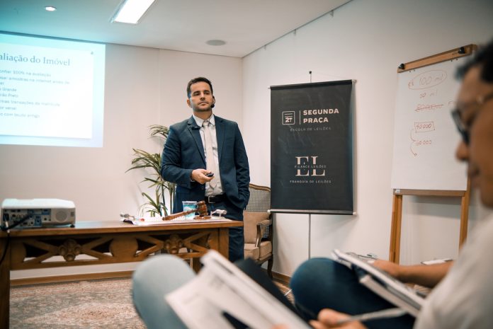 Franquia abre as portas para quem quer atuar como leiloeiro Franquia abre as portas para quem quer atuar como leiloeiro