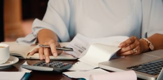 Revisão de gastos e empréstimos ajudam a saúde financeira