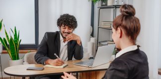 Candidato revela perfil ao falar de defeitos e qualidades