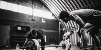 Kipping Handstand Push-ups colocam a saúde cervical em risco