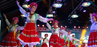 52º Festival Folclore reúne 40 grupos de sete países 52º Festival Folclore reúne 40 grupos de sete países