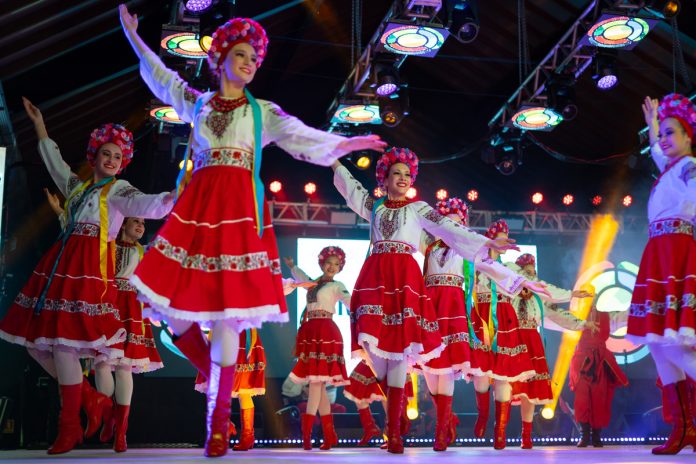 52º Festival Folclore reúne 40 grupos de sete países 52º Festival Folclore reúne 40 grupos de sete países