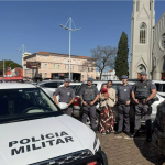 Policiais Militares salvam bebê trancado em carro sob forte calor no Centro de Botucatu