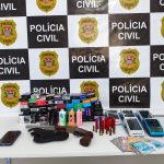 Homem de 21 anos é preso com arma e 68 cigarros eletrônicos durante operação da Polícia Civil em Botucatu