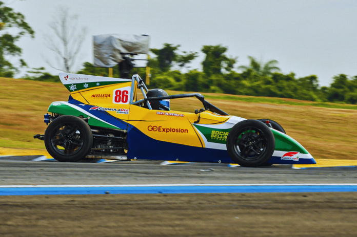 Piloto estréia com dois pódios na Fórmula Vee