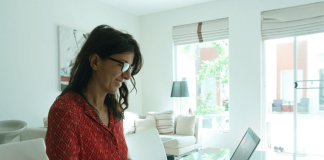 Peças híbridas ganham espaço na moda corporativa Peças híbridas ganham espaço na moda corporativa