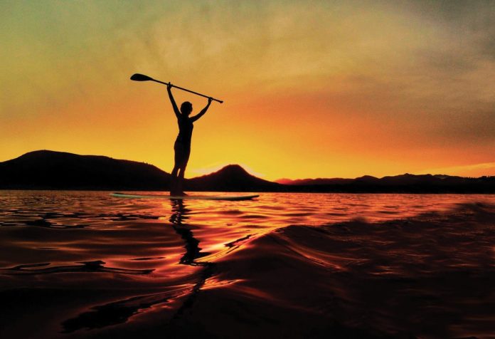 SUP Para Todos promove aulas gratuitas de stand up surf em São Sebastião