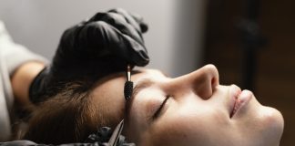 Transplante de fios longos transforma sobrancelhas