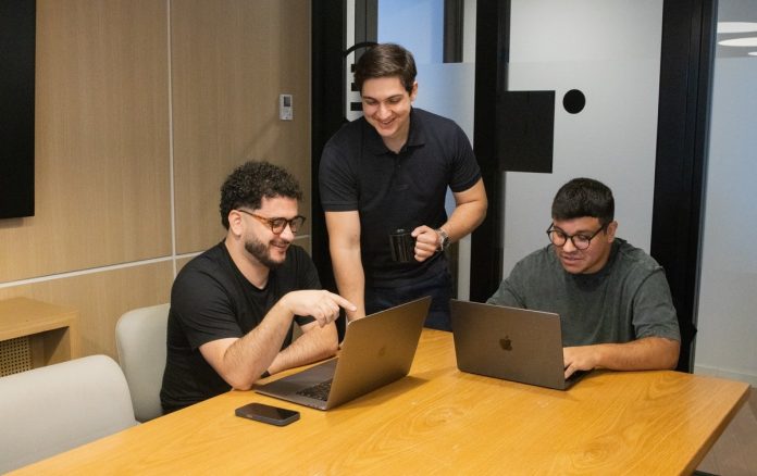 Comércio via WhatsApp com IA impulsiona PMEs brasileiras Comércio via WhatsApp com IA impulsiona PMEs brasileiras