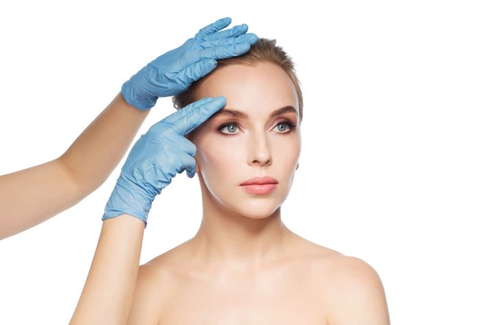 Cirurgia de Frontoplastia reajusta a linha capilar