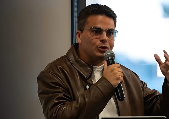 Brasileiro funda rede de escolas para caminhoneiros nos EUA