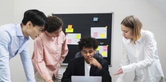 Brasileiros valorizam resolução de problemas no trabalho