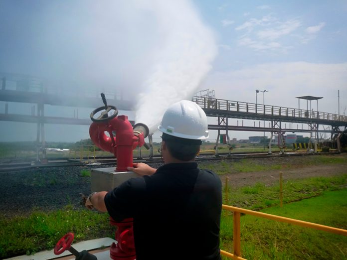 Espumas empregam tecnologia no combate a incêndios Espumas empregam tecnologia no combate a incêndios