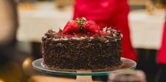 Fábrica de Bolo Vó Alzira lança sabor em parceria social