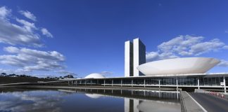 PL para distribuir médicos pelo país não avança