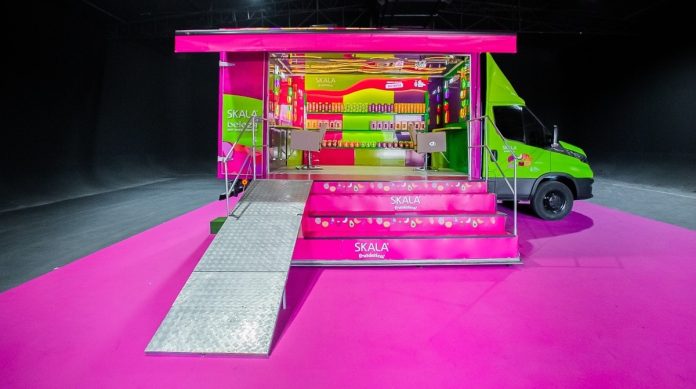 Skala promove ação itinerante com salão móvel em 12 cidades Skala promove ação itinerante com salão móvel em 12 cidades