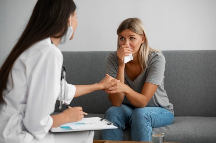 Setembro Amarelo: escuta ativa é chave em primeiros socorros Setembro Amarelo: escuta ativa é chave em primeiros socorros