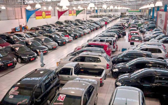 Vendas de carros usados crescem quase 14% em 2025 Vendas de carros usados crescem quase 14% em 2025