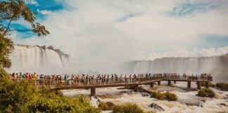 No Sul do Brasil, Foz do Iguaçu atrai turistas durante todo o ano