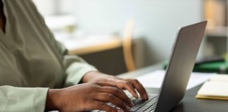 EAD supera ensino presencial pela primeira vez no Brasil EAD supera ensino presencial pela primeira vez no Brasil