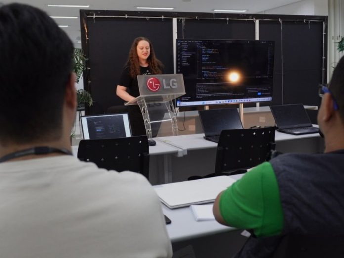 LG forma talentos no AM e economiza 20 mil horas com BotCity LG forma talentos no AM e economiza 20 mil horas com BotCity