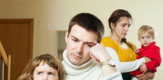 Angústia invisível dos pais pode afetar bem-estar infantil Angústia invisível dos pais pode afetar bem-estar infantil