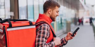 Entrega por aplicativo ganha espaço e movimenta o país Entrega por aplicativo ganha espaço e movimenta o país