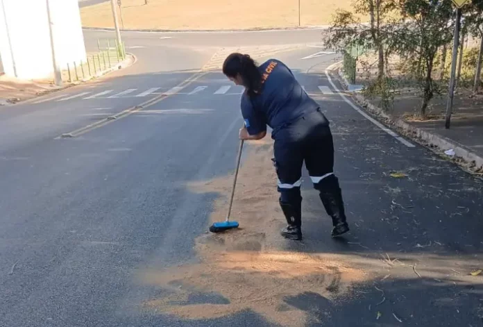defesa-civil-oleo-rua-botucatu-190925