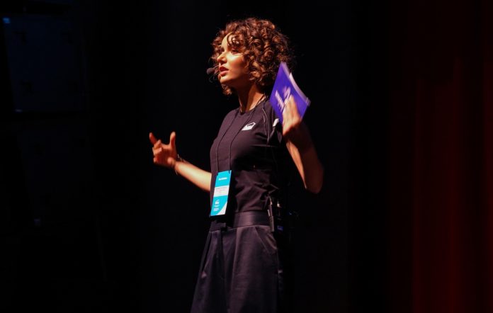 Empresária cria incubadora cultural para músicos Empresária cria incubadora cultural para músicos