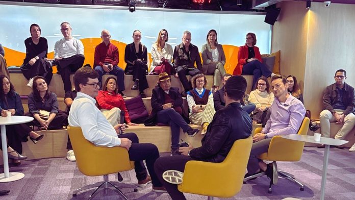 Livro reúne lideranças em CX e tecnologia Livro reúne lideranças em CX e tecnologia