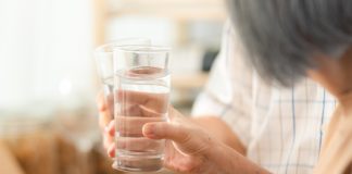 Especialista alerta sobre riscos de desidratação em idosos Especialista alerta sobre riscos de desidratação em idosos