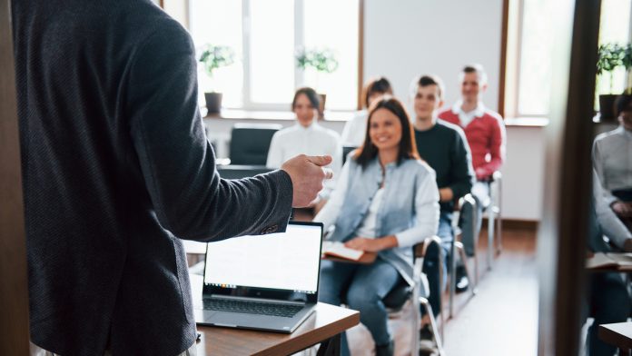 Cursos de IA refletem nova fase do ensino no Brasil Cursos de IA refletem nova fase do ensino no Brasil