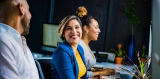 Empresas abrem vagas de emprego, estágio e trainee pelo país Empresas abrem vagas de emprego, estágio e trainee pelo país