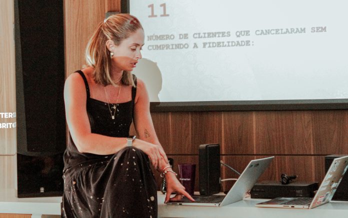 Estudos apontam impacto do atendimento publicitário na retenção de clientes