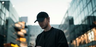 App de vídeos remove 3,5 mi de conteúdos no Brasil em 2025 App de vídeos remove 3,5 mi de conteúdos no Brasil em 2025