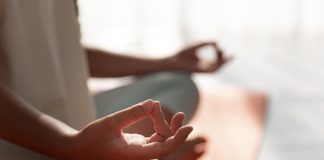 Prática da yoga beneficia corpo, mente e qualidade do sono Prática da yoga beneficia corpo, mente e qualidade do sono