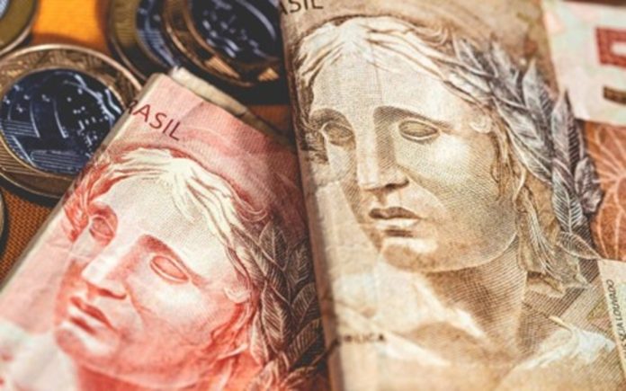 Troco no varejo: metade dos brasileiros prevê fim do papel-moeda Troco no varejo: metade dos brasileiros prevê fim do papel-moeda