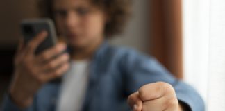 Demissões e redes sociais ameaçam imagem das empresas Demissões e redes sociais ameaçam imagem das empresas