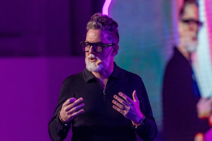 RD Summit: Neil Redding discute futuro da IA nos negócios RD Summit: Neil Redding discute futuro da IA nos negócios