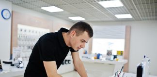 Pesquisa da Assurant mostra como IA guia decisões de compras Pesquisa da Assurant mostra como IA guia decisões de compras