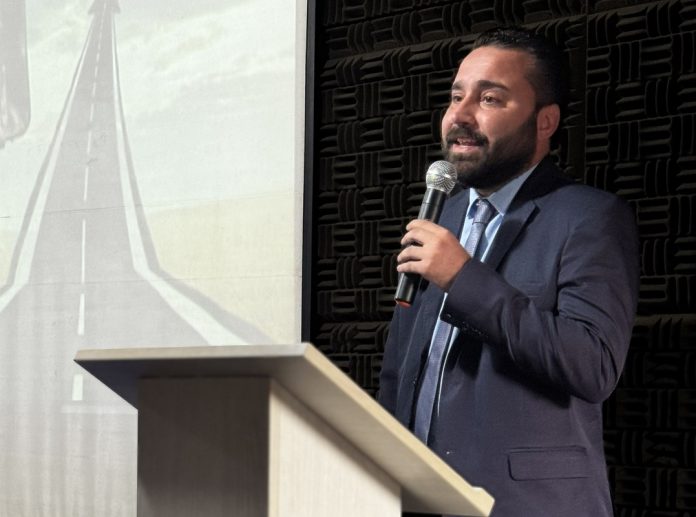 Cofundador da Flow Multas palestra na UNIRJ sobre trânsito Cofundador da Flow Multas palestra na UNIRJ sobre trânsito