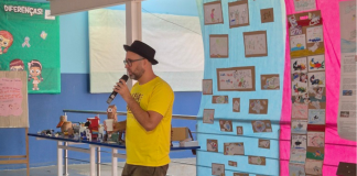 Autor leva o Projeto Douradinho a mil estudantes de Imbituba (SC) Autor leva o Projeto Douradinho a mil estudantes de Imbituba (SC)