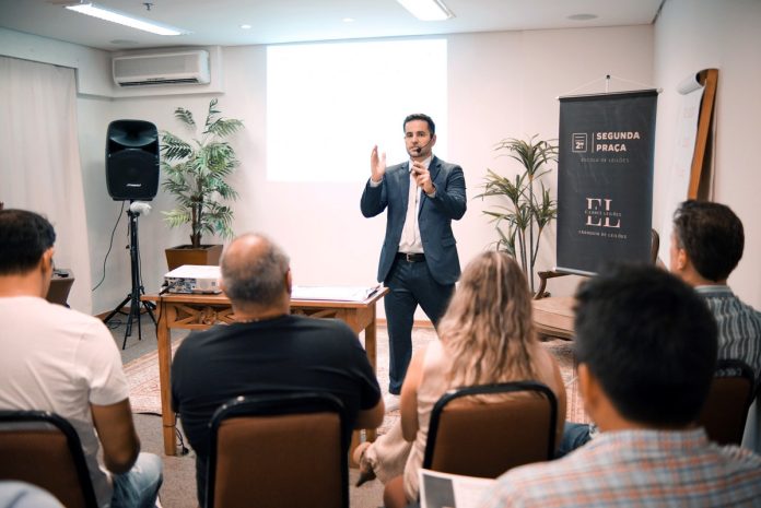 E-Lance lança campanha para formação de leiloeiros E-Lance lança campanha para formação de leiloeiros