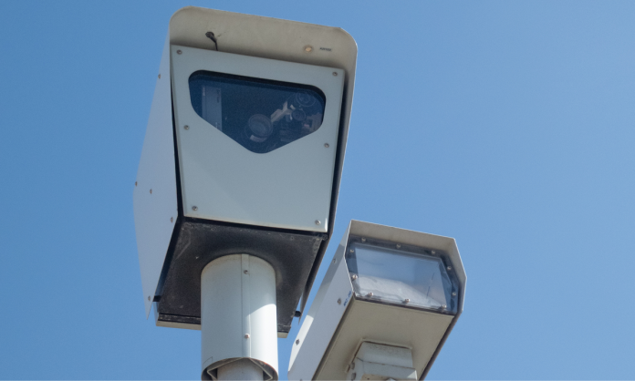 Radares ajudam a reduzir infrações no trânsito, diz estudo Radares ajudam a reduzir infrações no trânsito, diz estudo